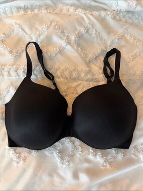 Victoria's Secret Black Molded Wireless Bra with Smooth Cups